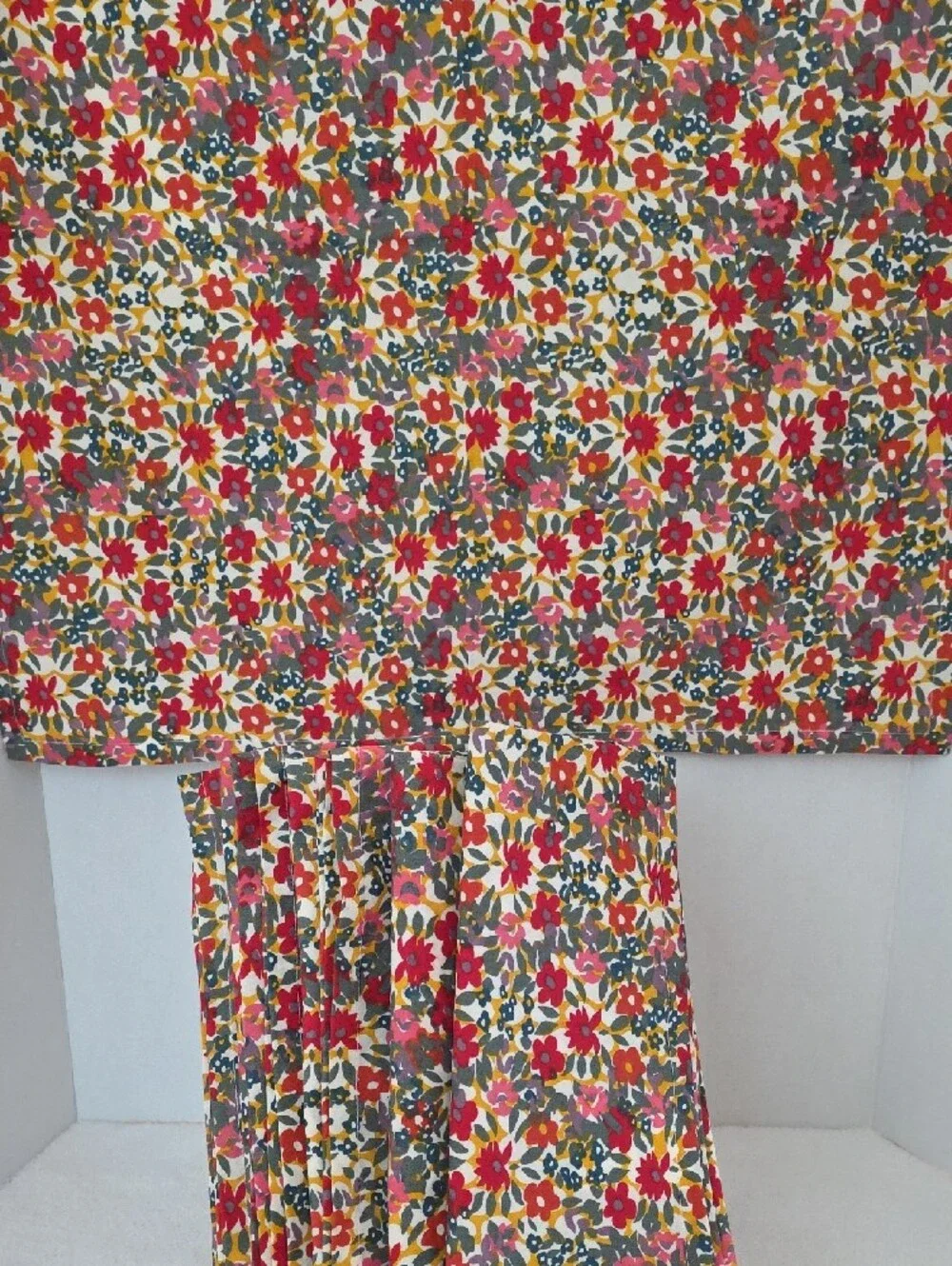 Crate&Barrel NWOT Lola Floral Red Yellow Teal Pink Cotton Napkins Set of 6